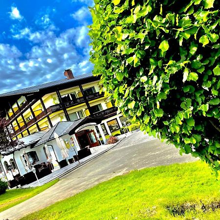 Landhotel Gruenwies -Bonsai-Wellness Garni (Adults Only) ローベルク エクステリア 写真