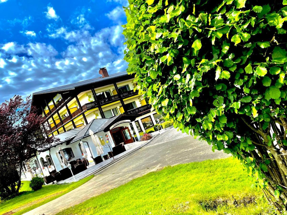 Landhotel Gruenwies -Bonsai-Wellness Garni (Adults Only) ローベルク エクステリア 写真