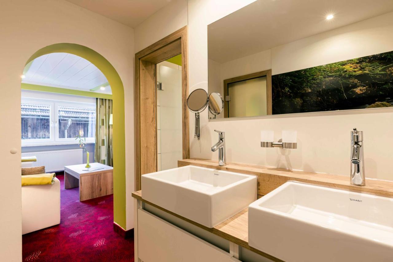 Landhotel Gruenwies -Bonsai-Wellness Garni (Adults Only) ローベルク エクステリア 写真