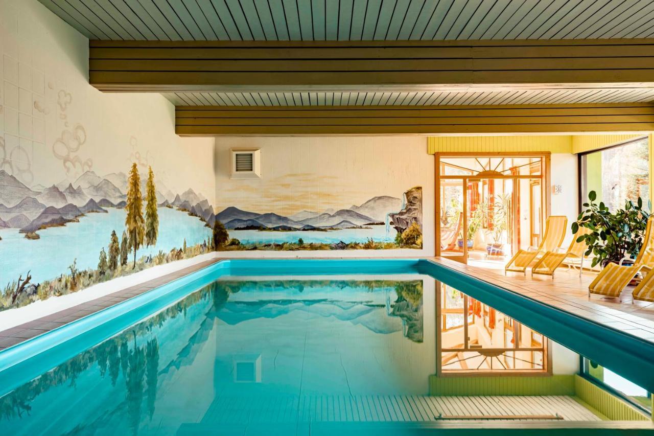 Landhotel Gruenwies -Bonsai-Wellness Garni (Adults Only) ローベルク エクステリア 写真
