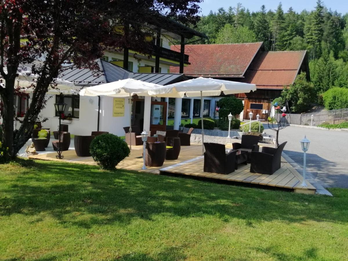 Landhotel Gruenwies -Bonsai-Wellness Garni (Adults Only) ローベルク エクステリア 写真